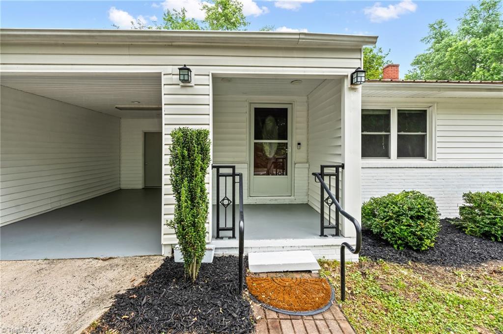 1410 Wiltshire Street High Point, NC 27265 - Photo 4 of 32