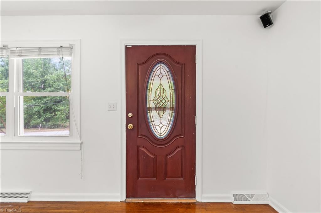 1410 Wiltshire Street High Point, NC 27265 - Photo 5 of 32
