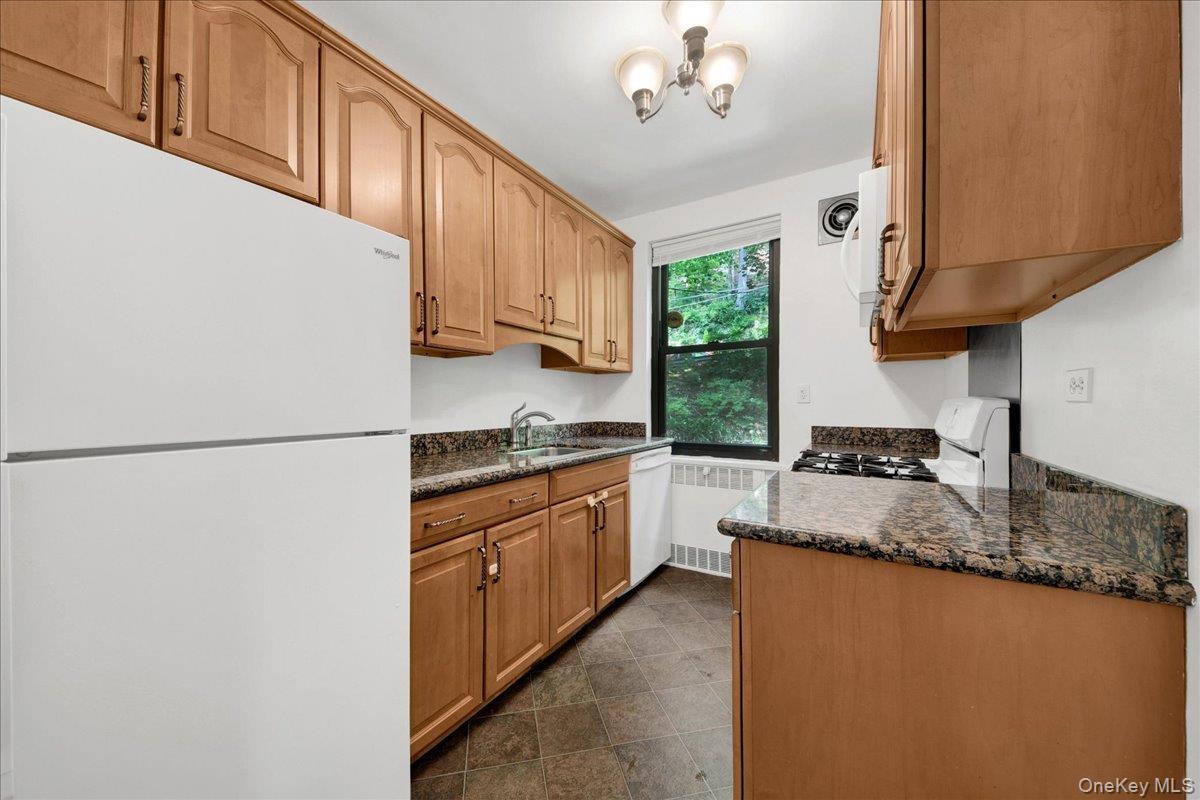 40 Rockledge Road, Unit 1A Hartsdale, NY 10530 - Photo 8 of 20