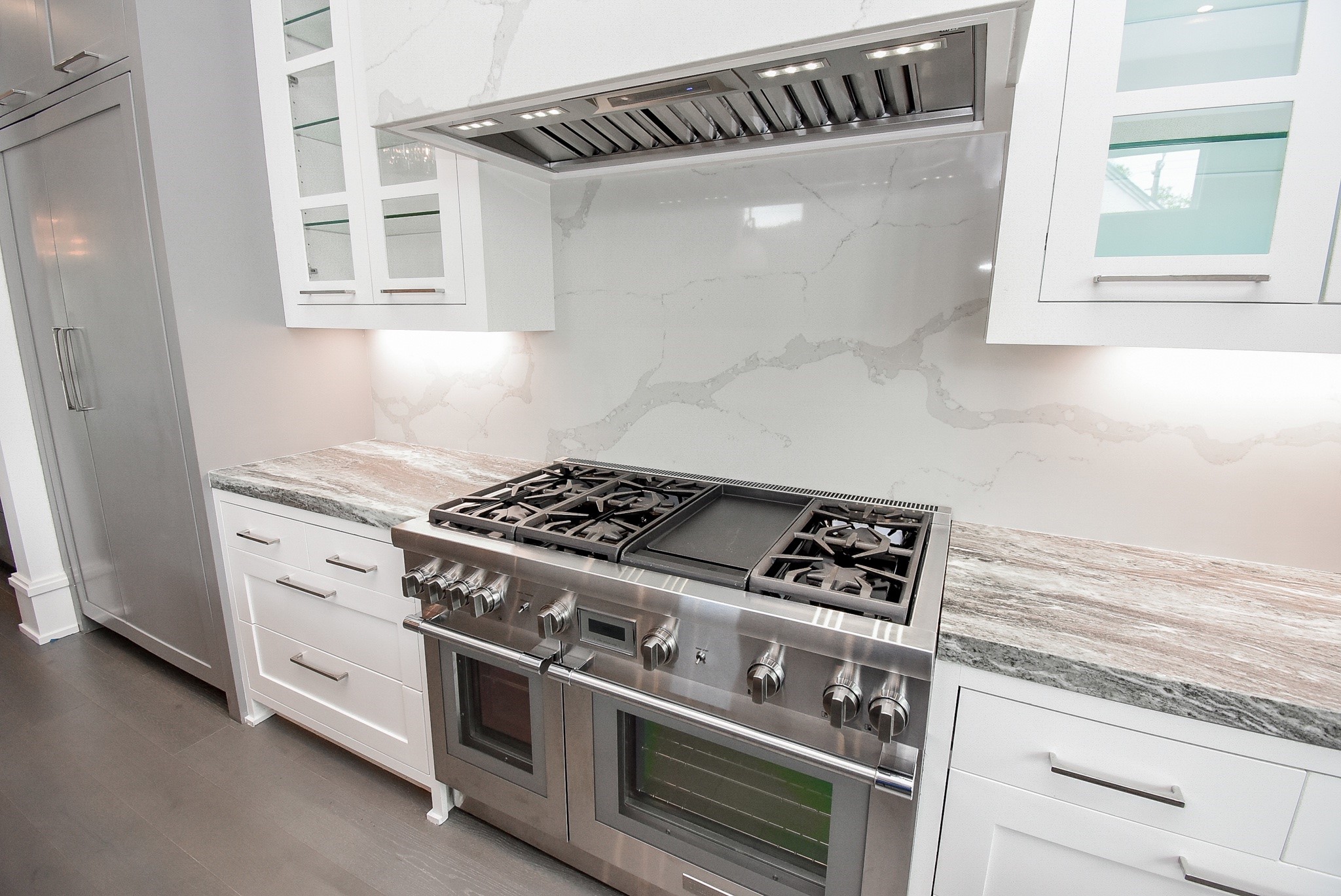 1107 Berthea Street, Unit B Houston, TX 77006 - Photo 24 of 50 a kitchen with white cabinets and appliances