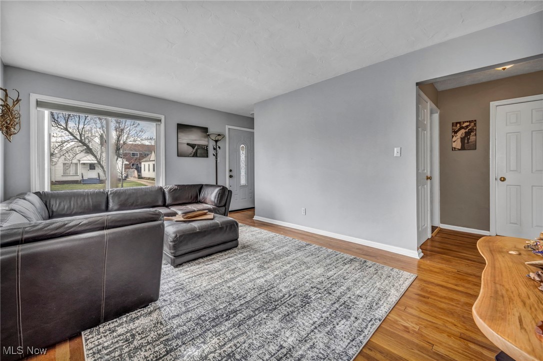 23761 Colbourne Road Euclid, OH 44123 - Photo 4 of 21