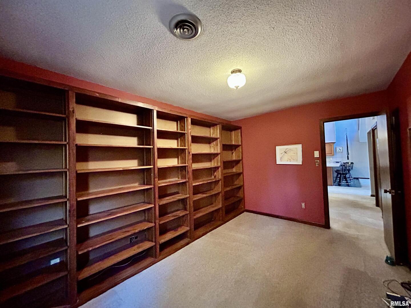 61 Schack Murphysboro, IL 62966 - Photo 19 of 43 a view of an empty room with a cabinet