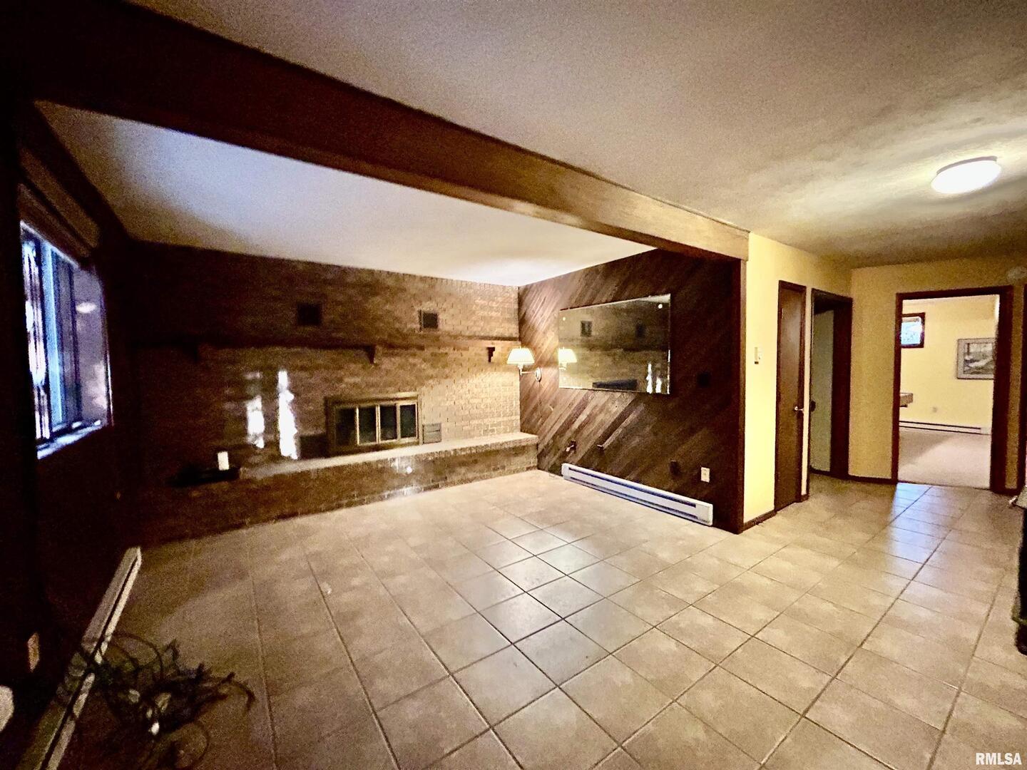 61 Schack Murphysboro, IL 62966 - Photo 29 of 43 a view of a hallway with a tv