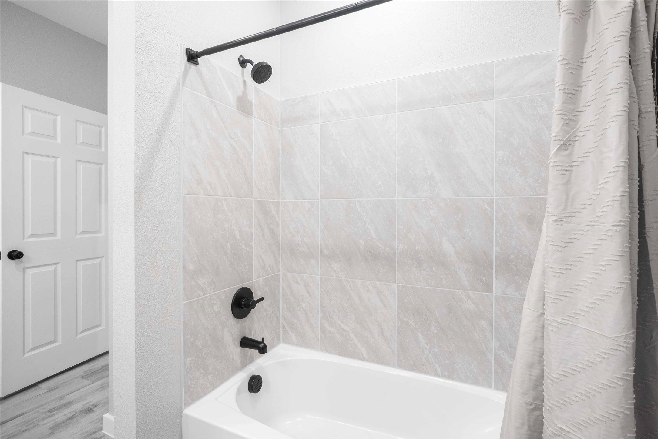 2414 Penick Road, Unit 3102 Waller, TX 77484 - Photo 10 of 24 a bathroom with a shower curtain