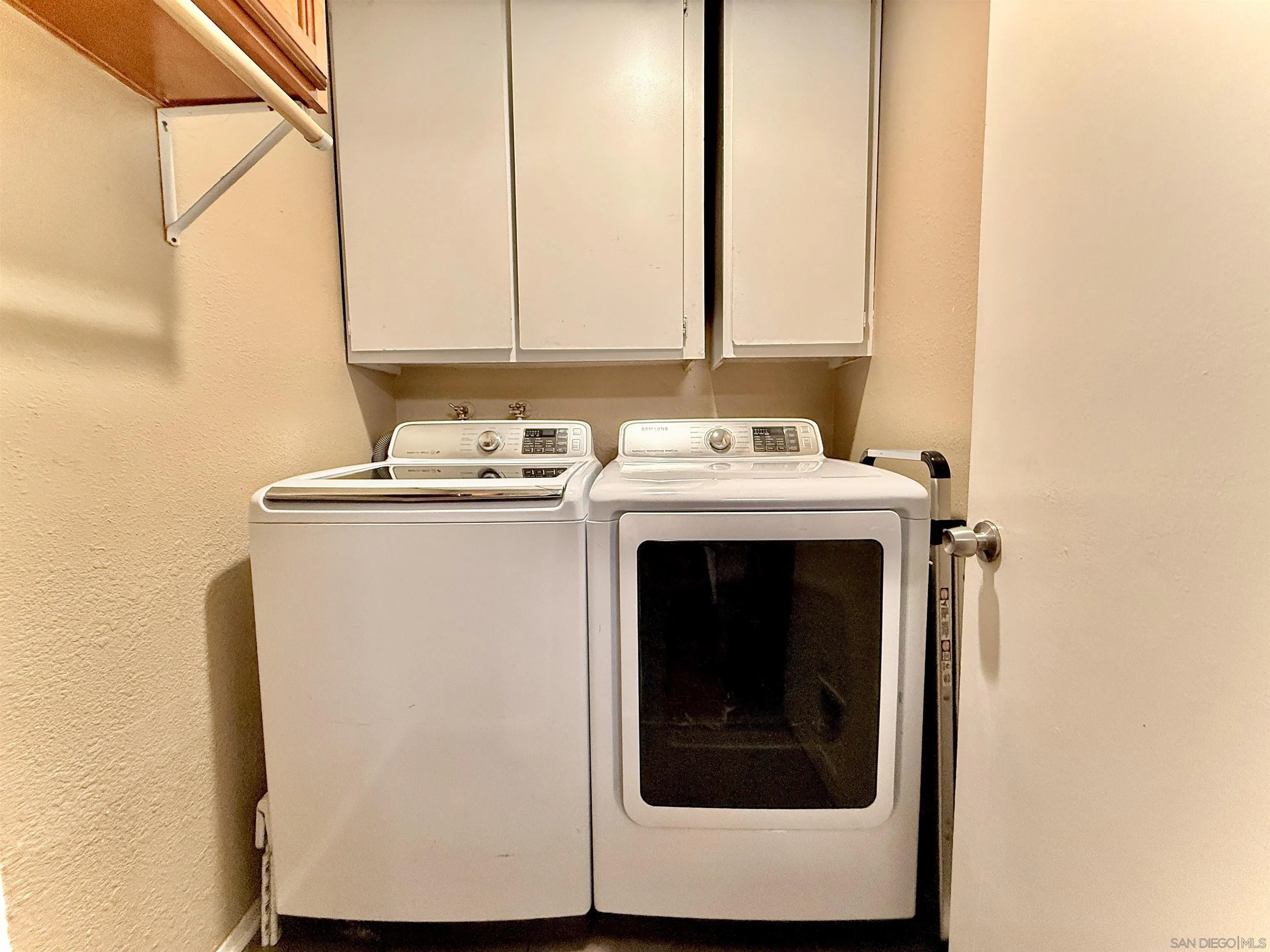 321 Sun Court El Cajon, CA 92021 - Photo 8 of 33 a utility room with a sink washer and dryer
