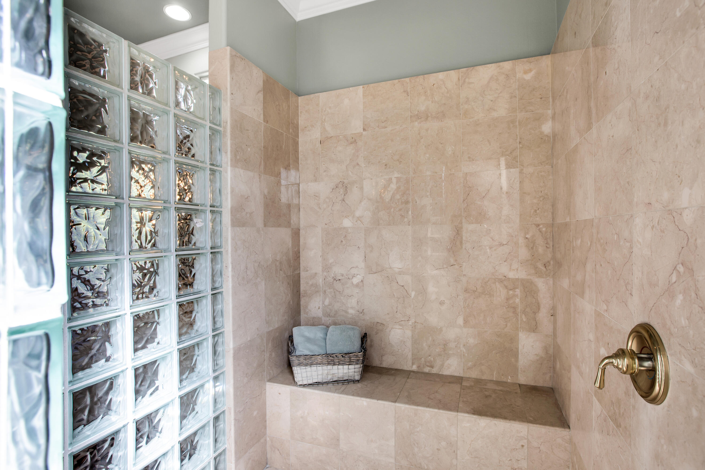 390 Loch Lomond Road Rancho Mirage, CA 92270 - Photo 30 of 55 a bathroom with a shower