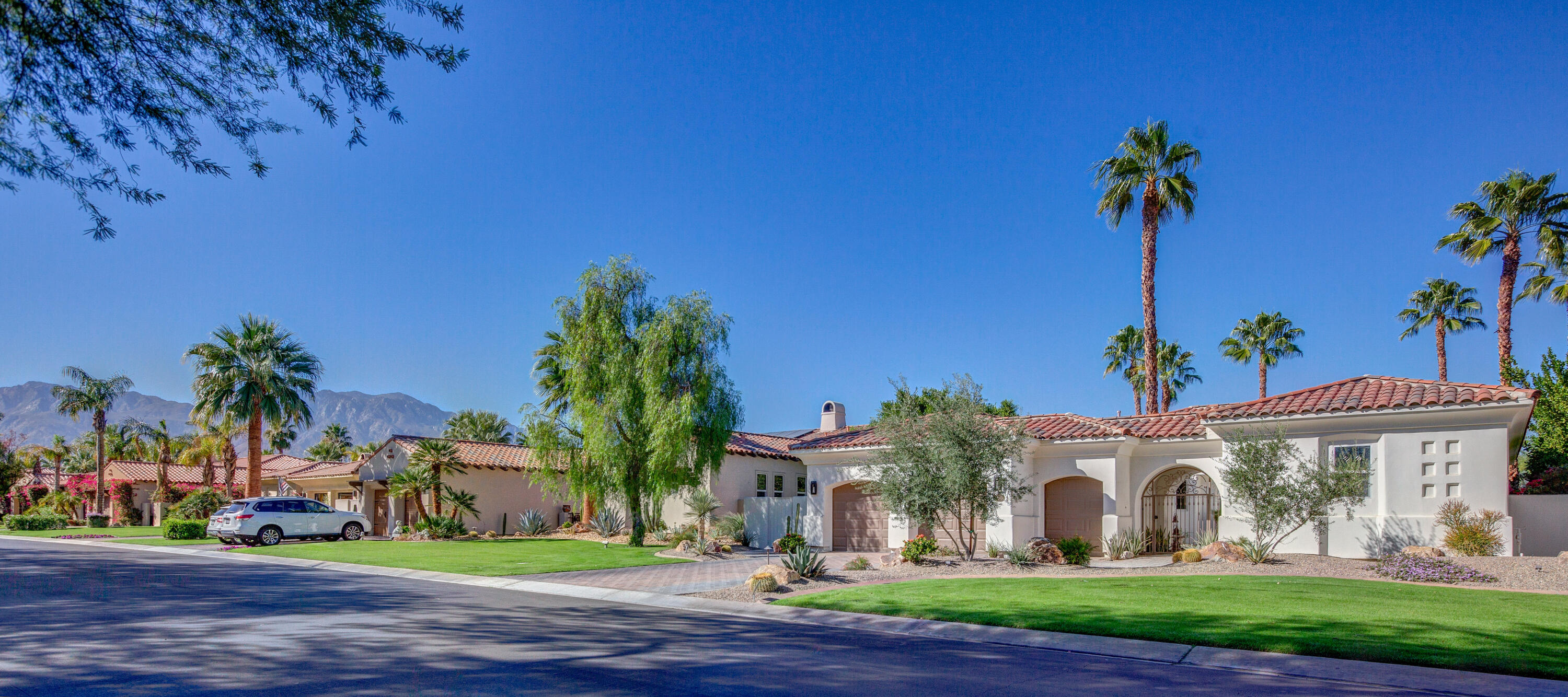 390 Loch Lomond Road Rancho Mirage, CA 92270 - Photo 6 of 55 a front view of a house with a yard