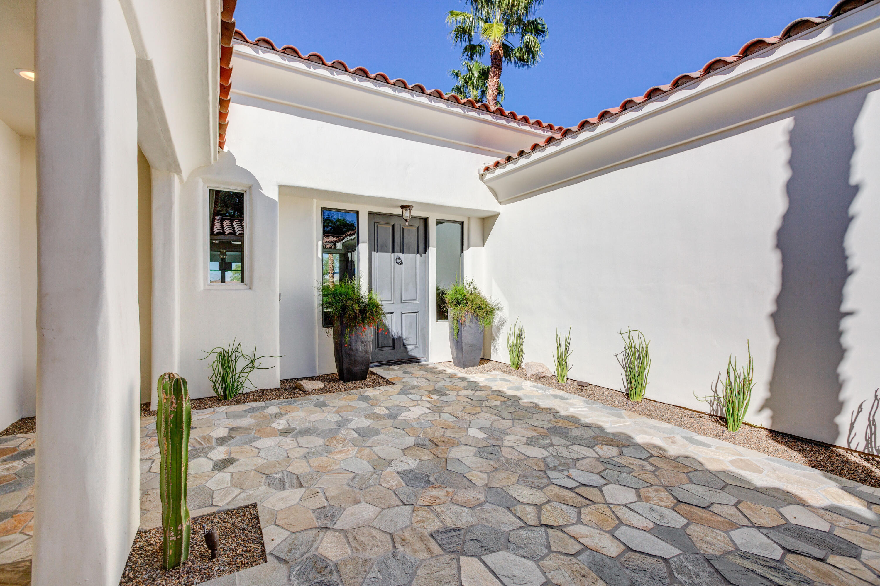390 Loch Lomond Road Rancho Mirage, CA 92270 - Photo 9 of 55 a view of a porch
