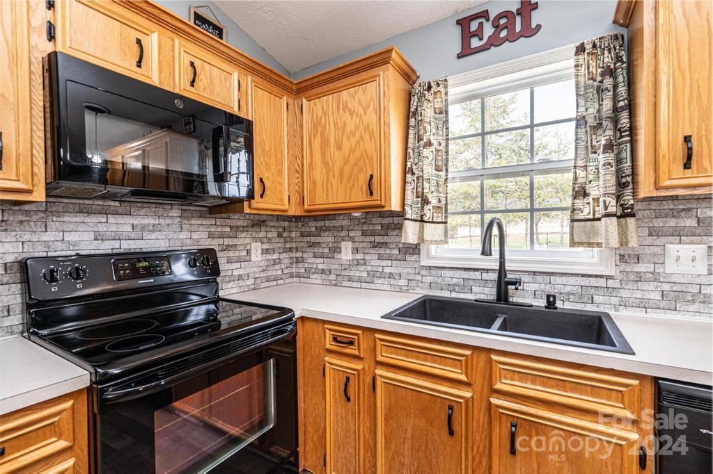 6455 Ridgeview Circle Granite Falls, NC 28630 - Photo 9 of 27 Gallery Image 9