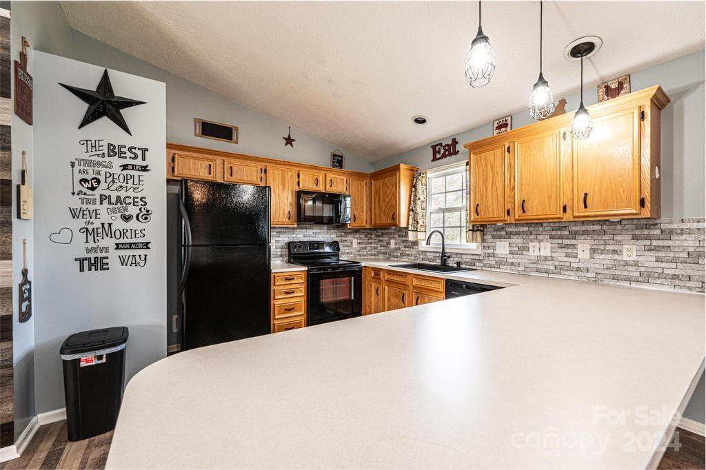 6455 Ridgeview Circle Granite Falls, NC 28630 - Photo 10 of 27 Gallery Image 10