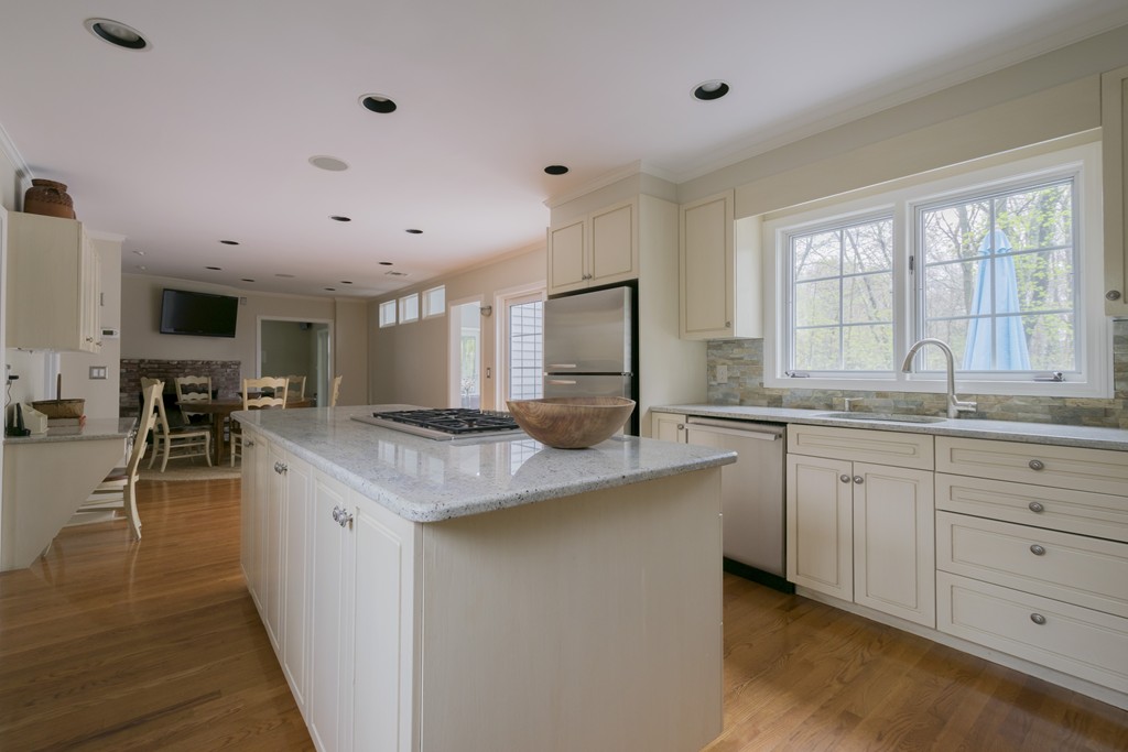 82 Bloomfield Street Lexington, MA 02421 - Photo 11 of 30