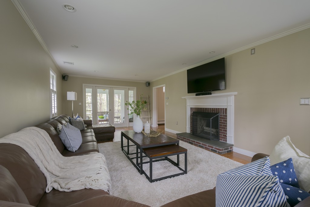 82 Bloomfield Street Lexington, MA 02421 - Photo 5 of 30