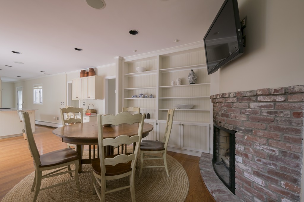 82 Bloomfield Street Lexington, MA 02421 - Photo 7 of 30