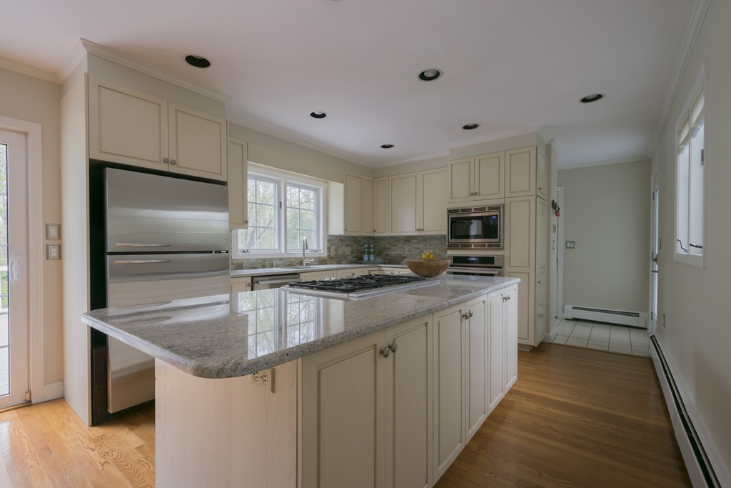 82 Bloomfield Street Lexington, MA 02421 - Photo 9 of 30