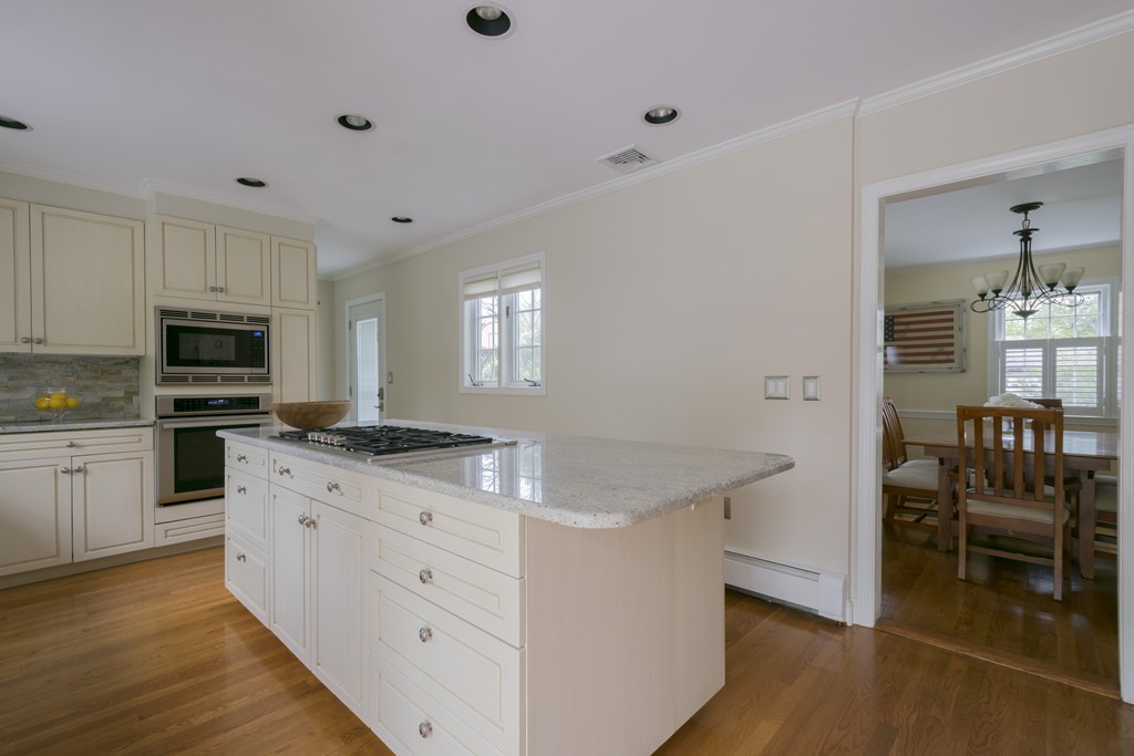 82 Bloomfield Street Lexington, MA 02421 - Photo 10 of 30
