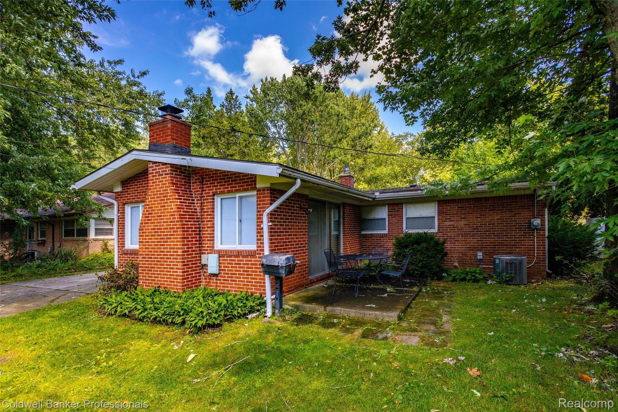 29739 Fall River Road Southfield, MI 48076 - Photo 30 of 34 29739 Fall River L008.jpg