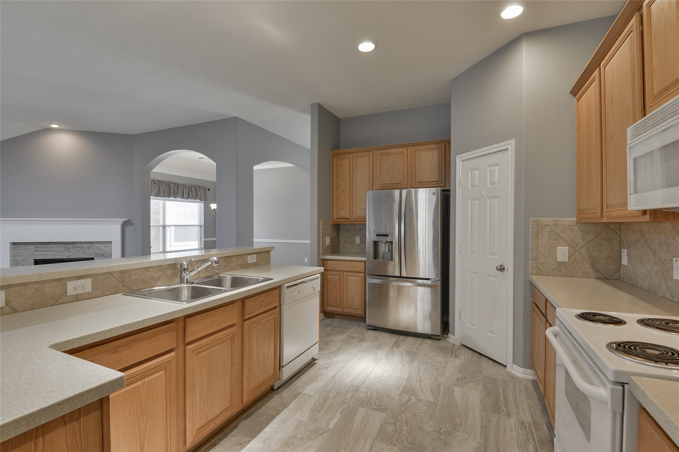 18411 Atasca Wds Trace Humble, TX 77346 - Photo 16 of 39 a kitchen with stainless steel appliances granite countertop a sink stove and refrigerator