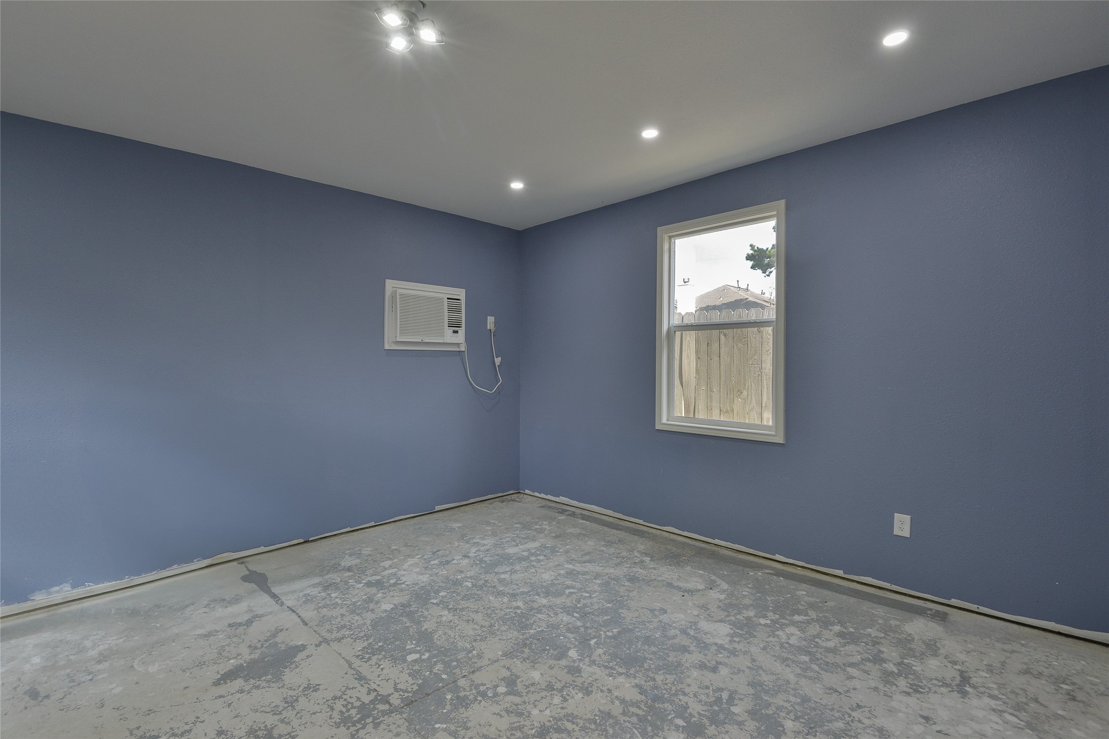 18411 Atasca Wds Trace Humble, TX 77346 - Photo 35 of 39 a view of room with window