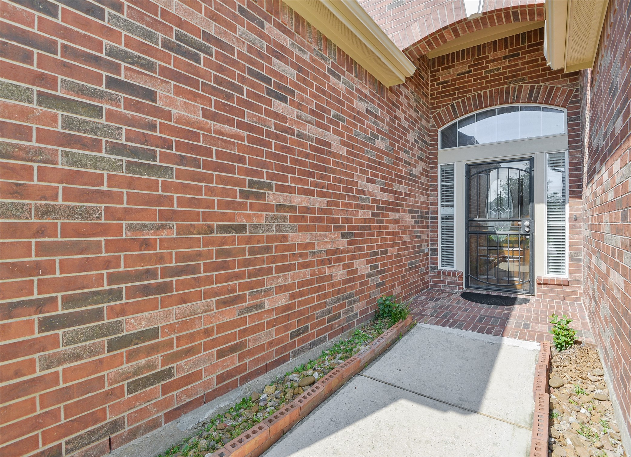 18411 Atasca Wds Trace Humble, TX 77346 - Photo 5 of 39 a front view of a house with a garden