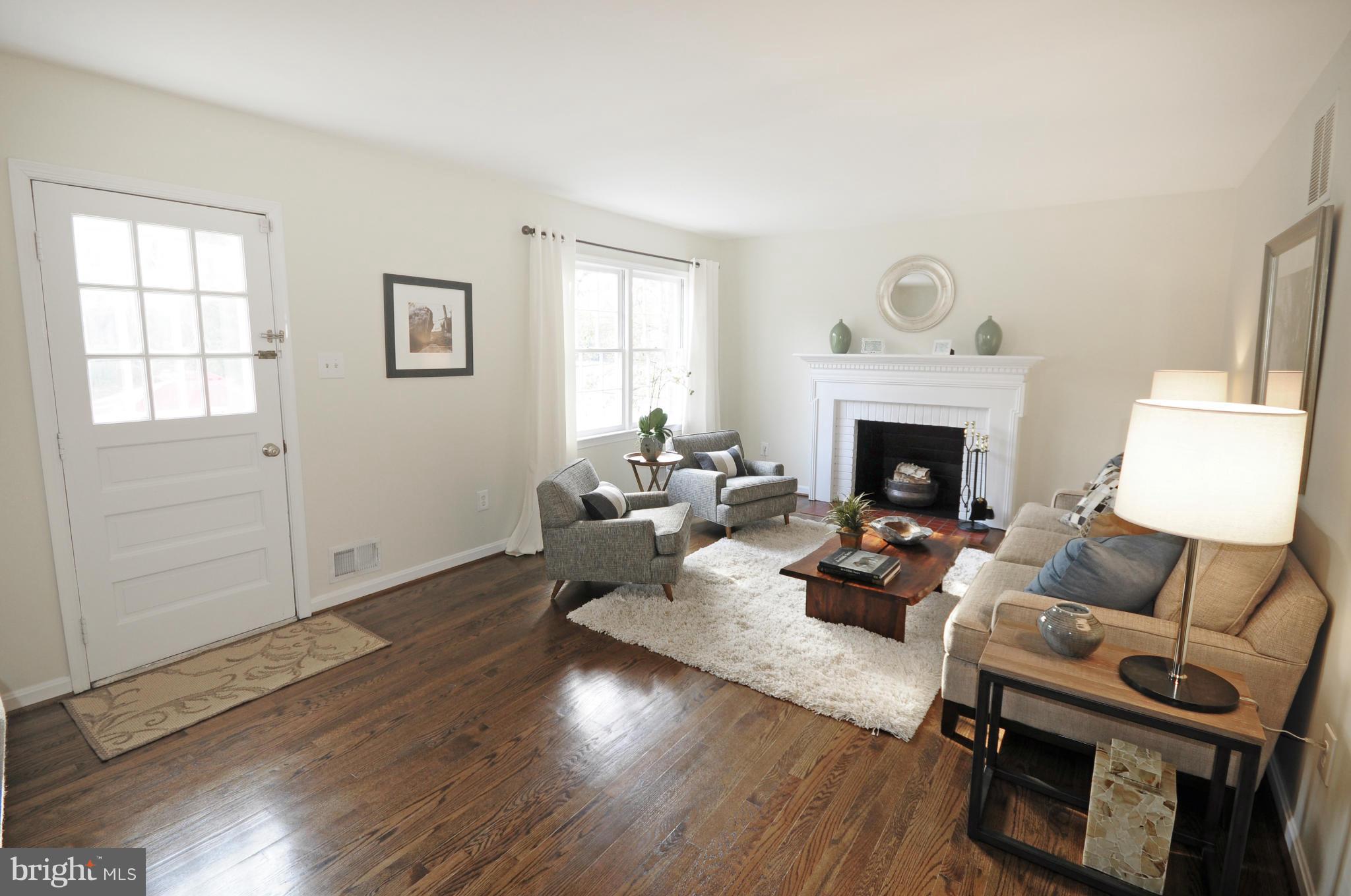 6739 Towne Lane Road McLean, VA 22101 - Photo 6 of 24 Living Room