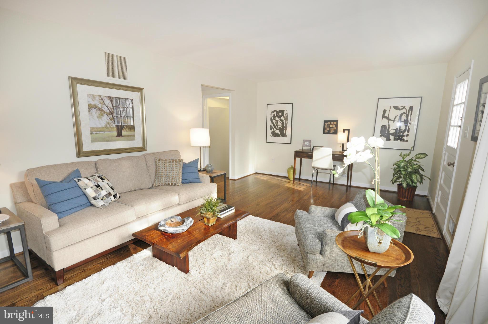 6739 Towne Lane Road McLean, VA 22101 - Photo 7 of 24 Living Room