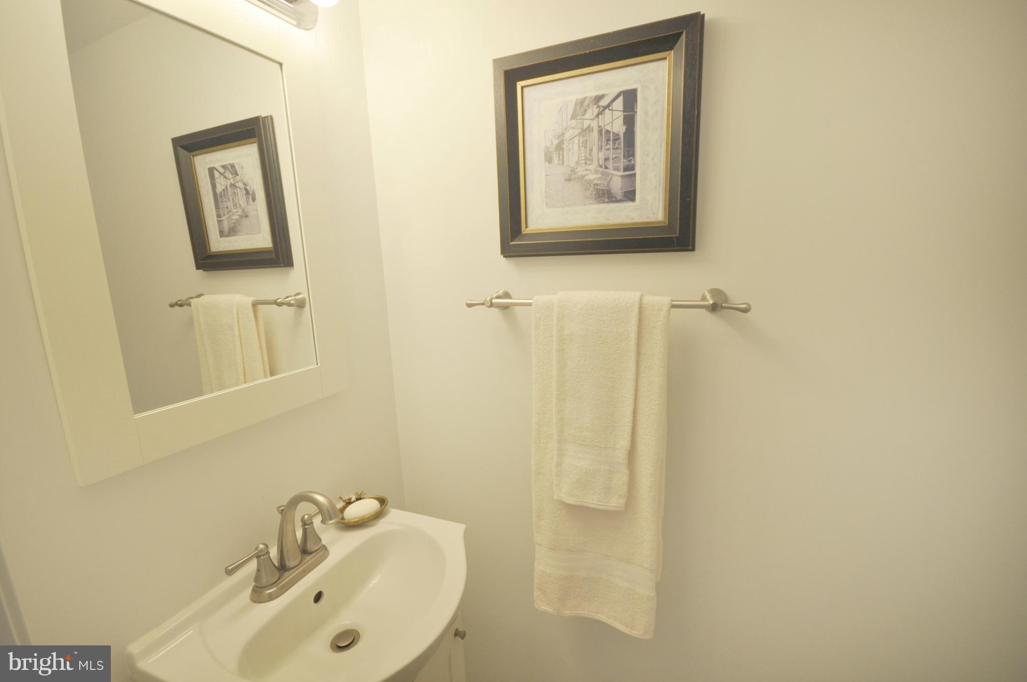 6739 Towne Lane Road McLean, VA 22101 - Photo 8 of 24 Main Level Powder Room