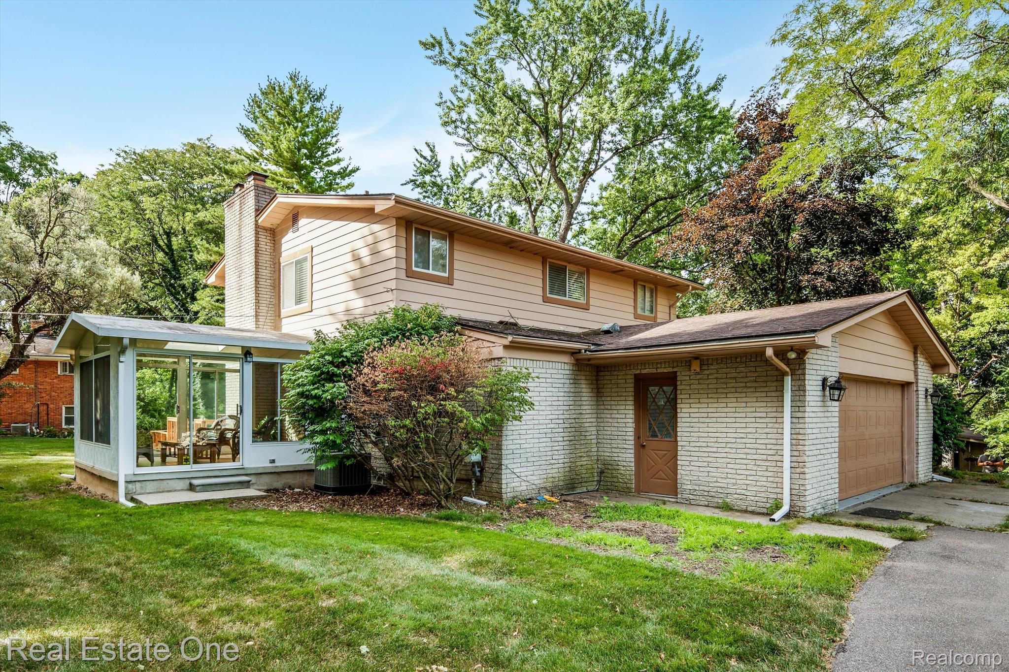 4153 Stoddard Road West Bloomfield, MI 48323 - Photo 14 of 46 Gallery Image 14