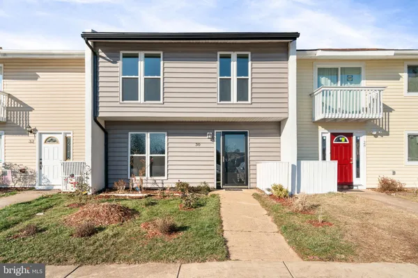 $3,100 | 30 Carolina Court, Sterling, VA 20164