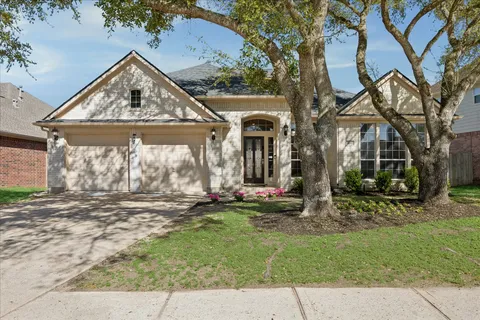 $450,000 | 3211 Chappelwood Drive, Pearland, TX 77584