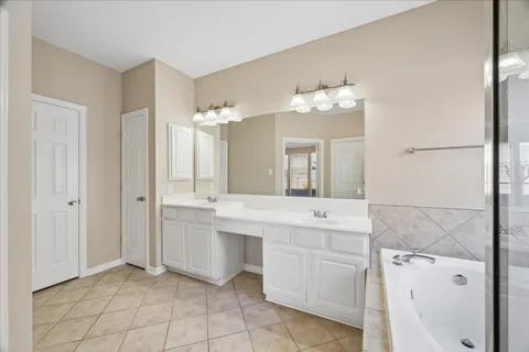 $450,000 | 3211 Chappelwood Drive, Pearland, TX 77584