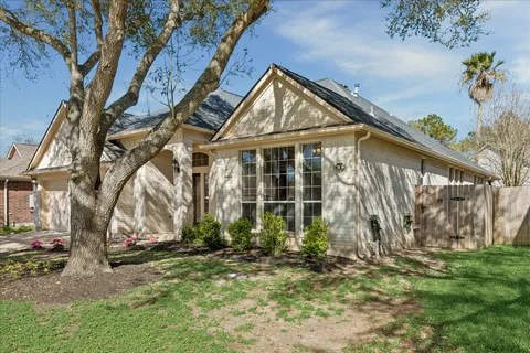 $450,000 | 3211 Chappelwood Drive, Pearland, TX 77584