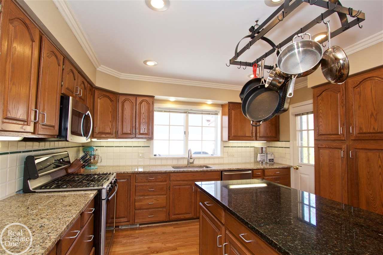 1147 Harvard Road Grosse Pointe, MI 48230 - Photo 4 of 48 31342989-3.JPG