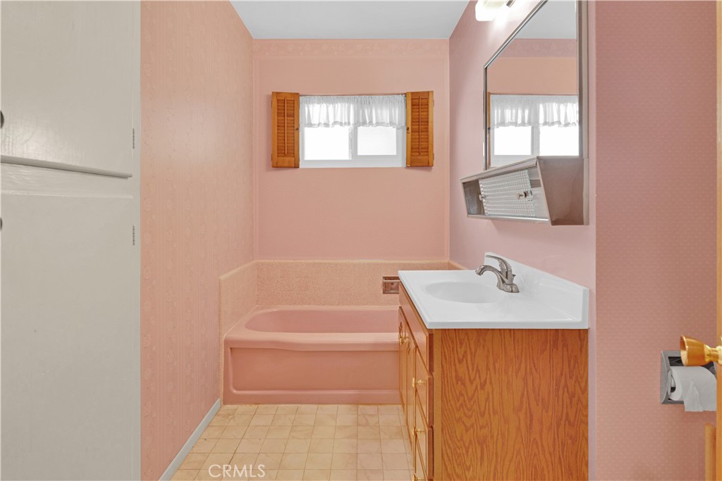 123 19th Street Paso Robles, CA 93446 - Photo 11 of 24 a bathroom with a tub sink and mirror