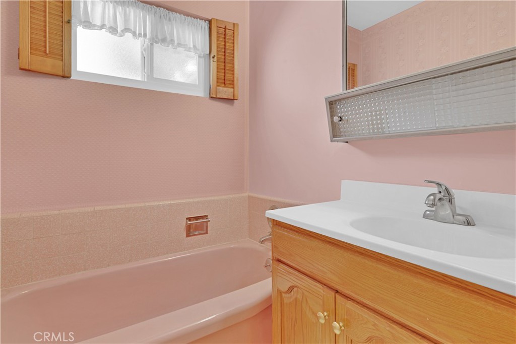 123 19th Street Paso Robles, CA 93446 - Photo 12 of 24 a bathroom with a sink and a bathtub