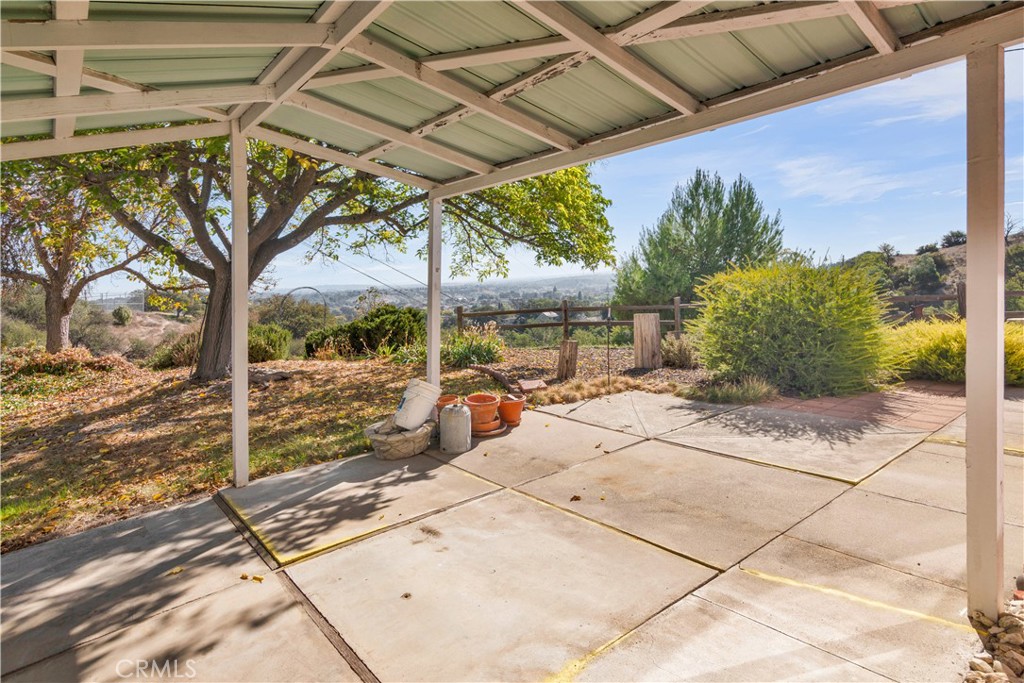 123 19th Street Paso Robles, CA 93446 - Photo 17 of 24 a view of a porch