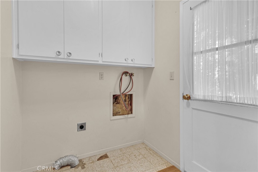 123 19th Street Paso Robles, CA 93446 - Photo 22 of 24 a view of cabinets and window