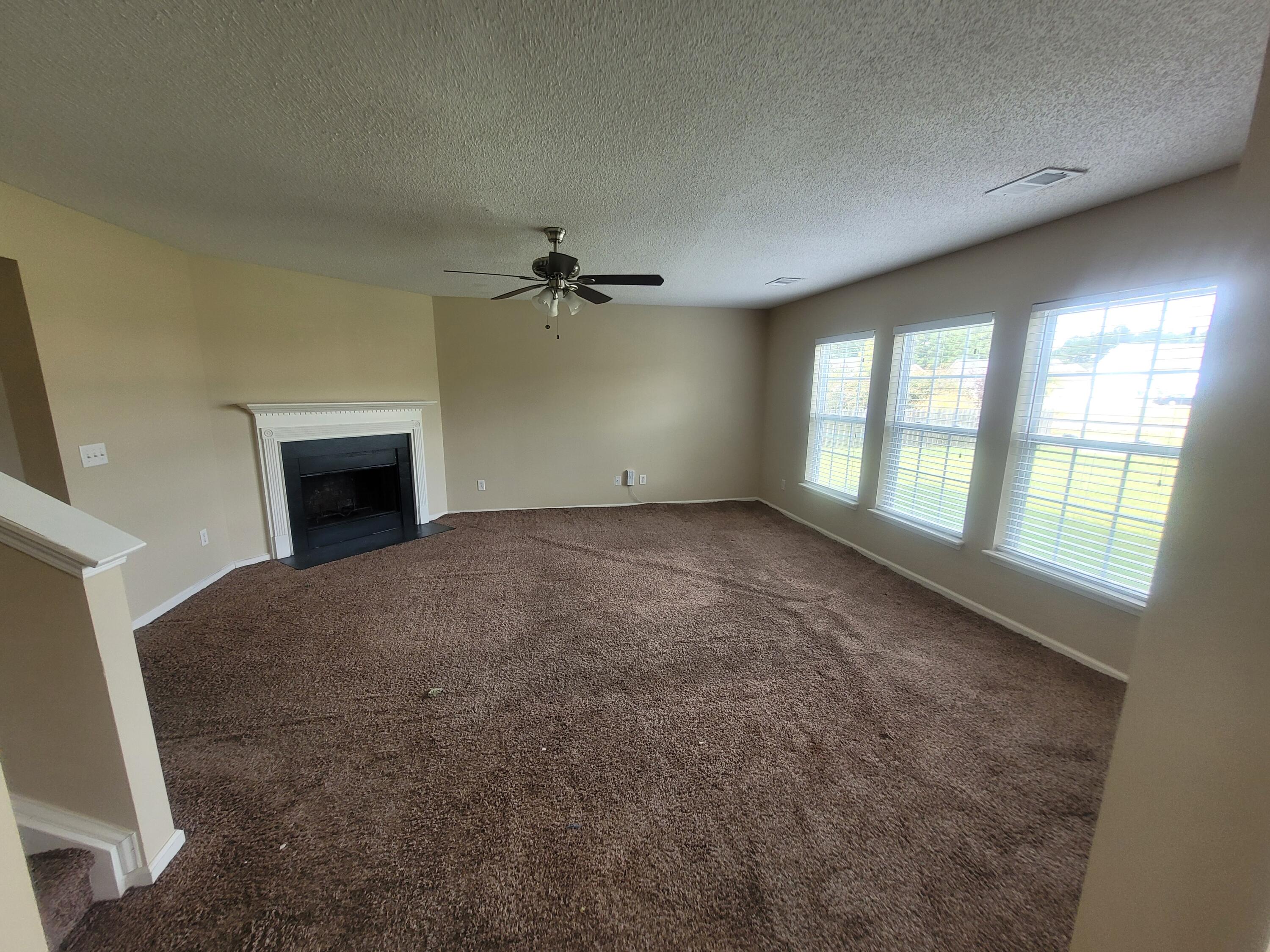 105 Rundle Lane Summerville, SC 29483 - Photo 3 of 20 20240918_131420