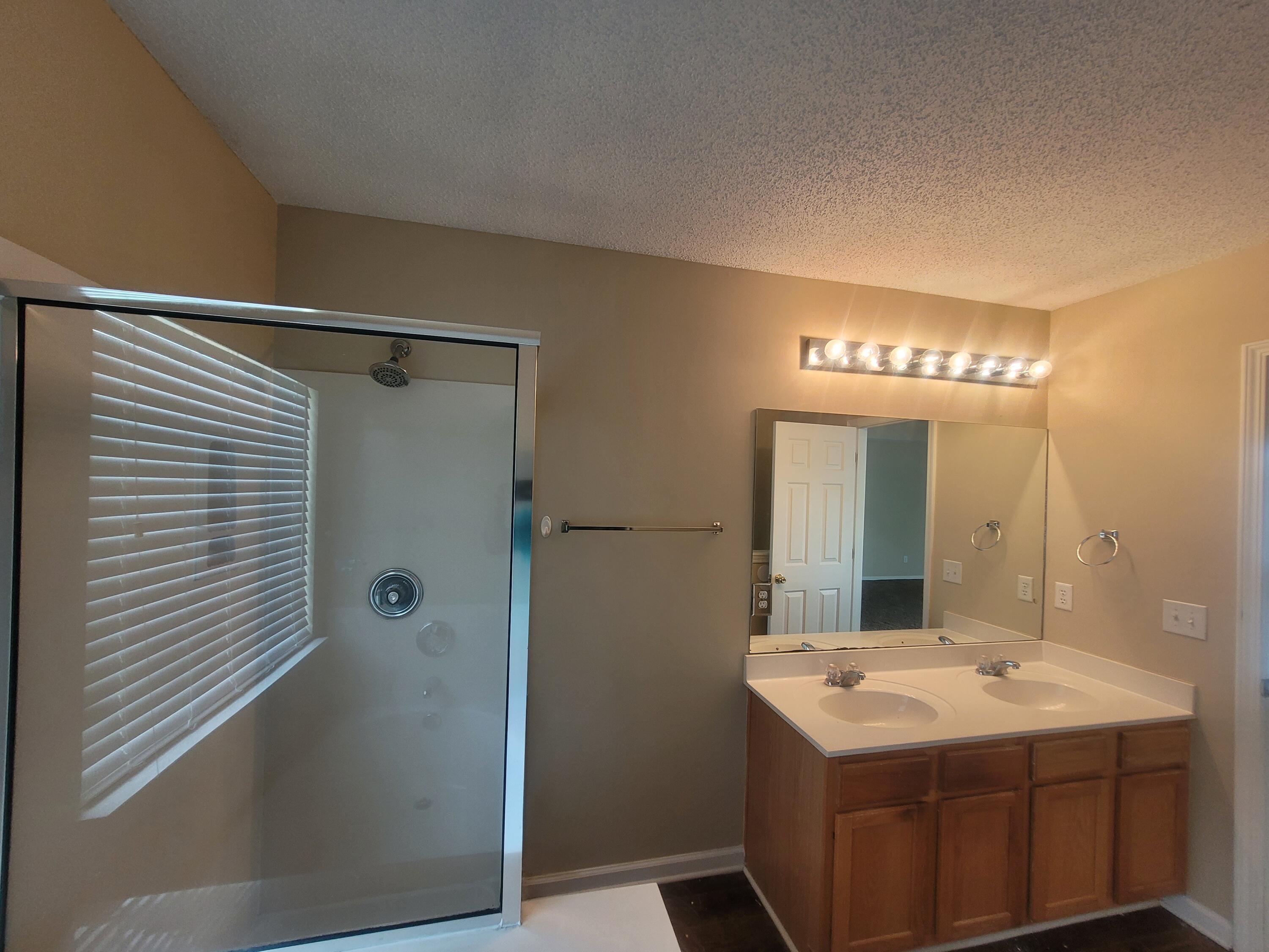 105 Rundle Lane Summerville, SC 29483 - Photo 6 of 20 20240918_131707