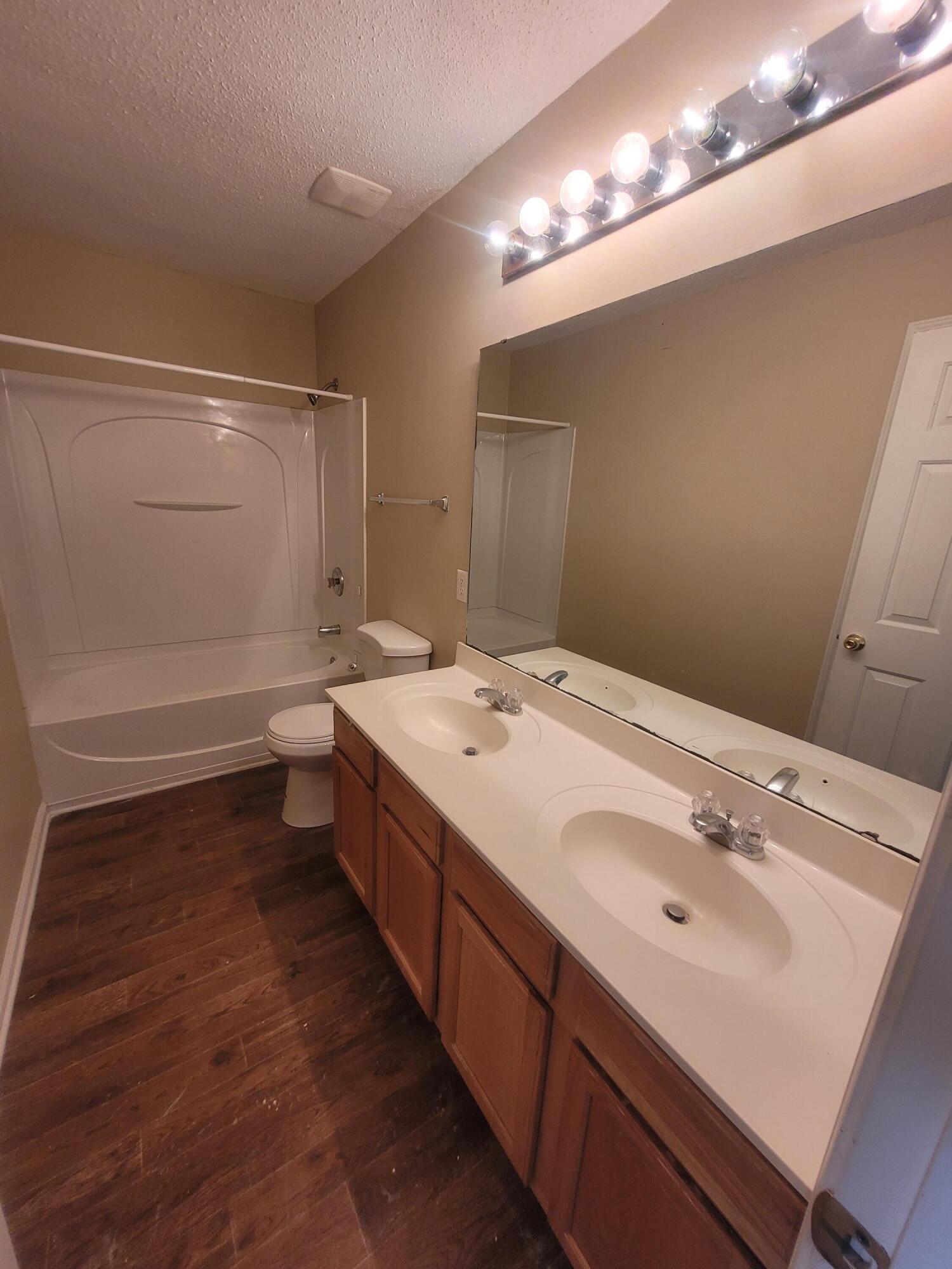 105 Rundle Lane Summerville, SC 29483 - Photo 9 of 20 20240918_131550