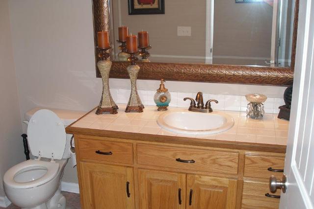 207 Riva Lake Road Winchester, TN 37398 - Photo 16 of 20 Beautiful guest/family bath