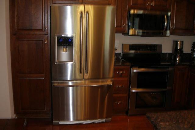 207 Riva Lake Road Winchester, TN 37398 - Photo 9 of 20 Matching stainless steel appliances