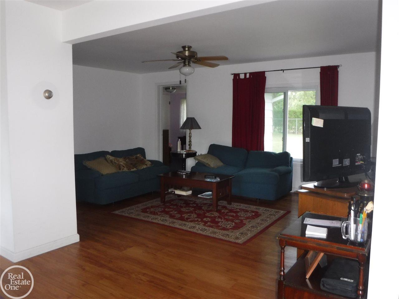 4585 Rattek Road Clarkston, MI 48346 - Photo 5 of 41 31299519-4.JPG