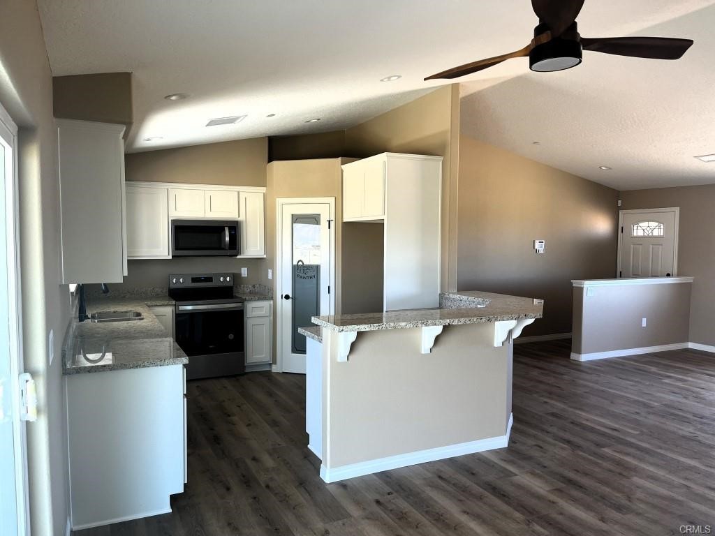 13119 Candlewood Road Apple Valley, CA 92308 - Photo 4 of 13