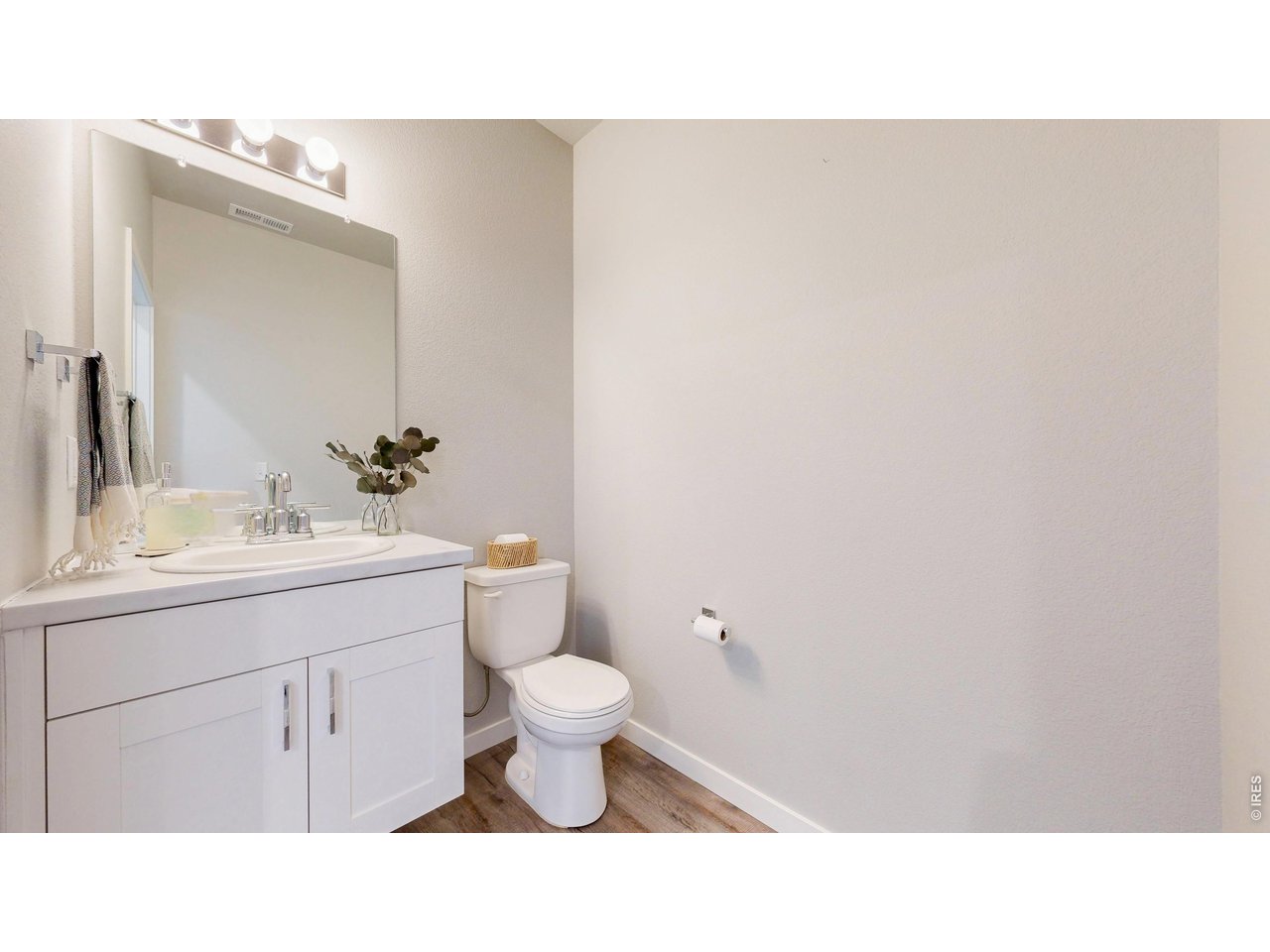 260 Pawnee Road, Unit D3 Ault, CO 80610 - Photo 10 of 44 1/2 bath located on the main floor.