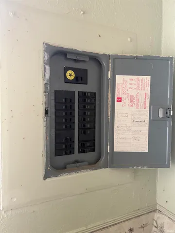 $39,900 | 215 South High Street, Hartford City, IN 47348