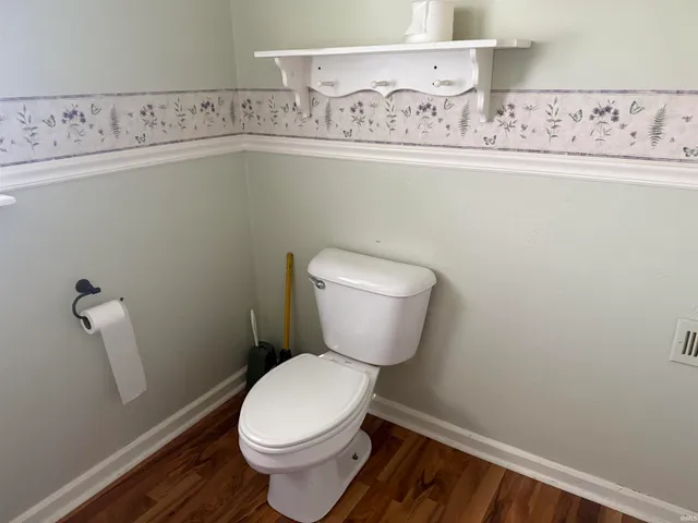 $39,900 | 215 South High Street, Hartford City, IN 47348