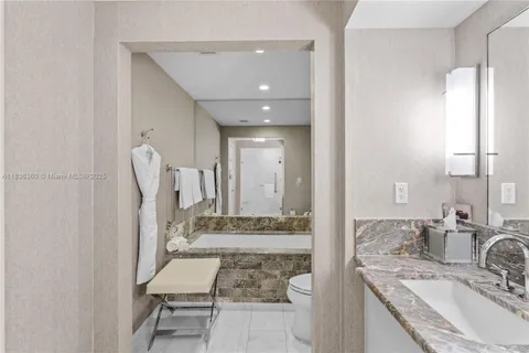 $612,900 | 551 North Fort Lauderdale Beach Boulevard, Unit R1909, Fort Lauderdale, FL 33304