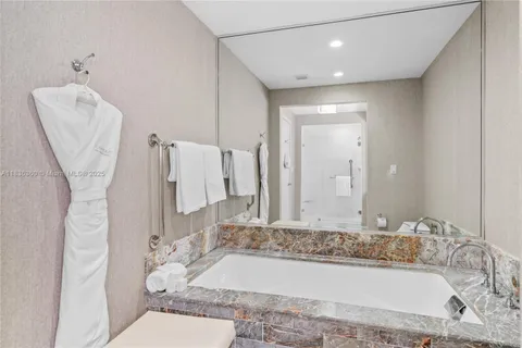 $612,900 | 551 North Fort Lauderdale Beach Boulevard, Unit R1909, Fort Lauderdale, FL 33304