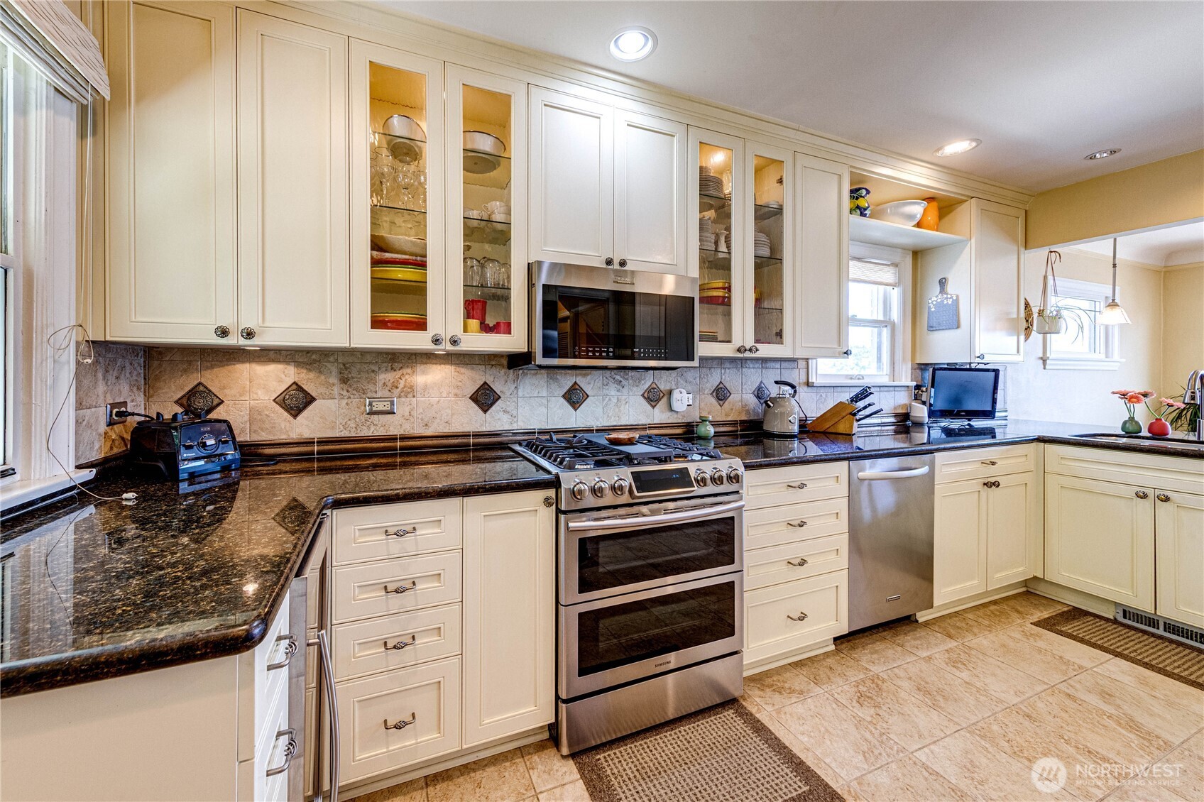 11754 Riviera Place Northeast Seattle, WA 98125 - Photo 15 of 40
