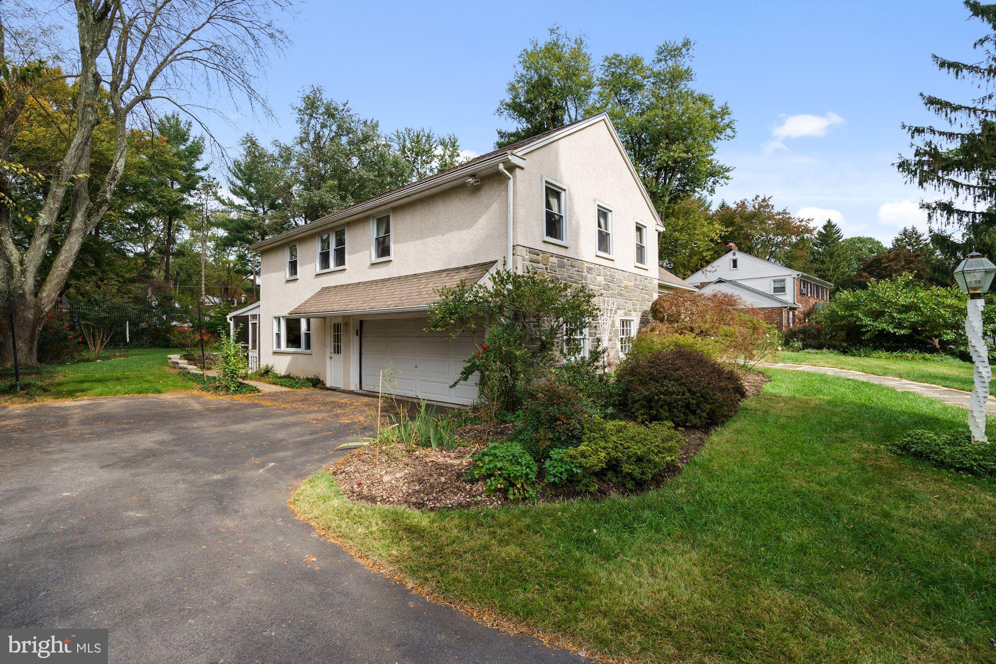 1611 Stephens Drive Wayne, PA 19087 - Photo 4 of 46 Garage